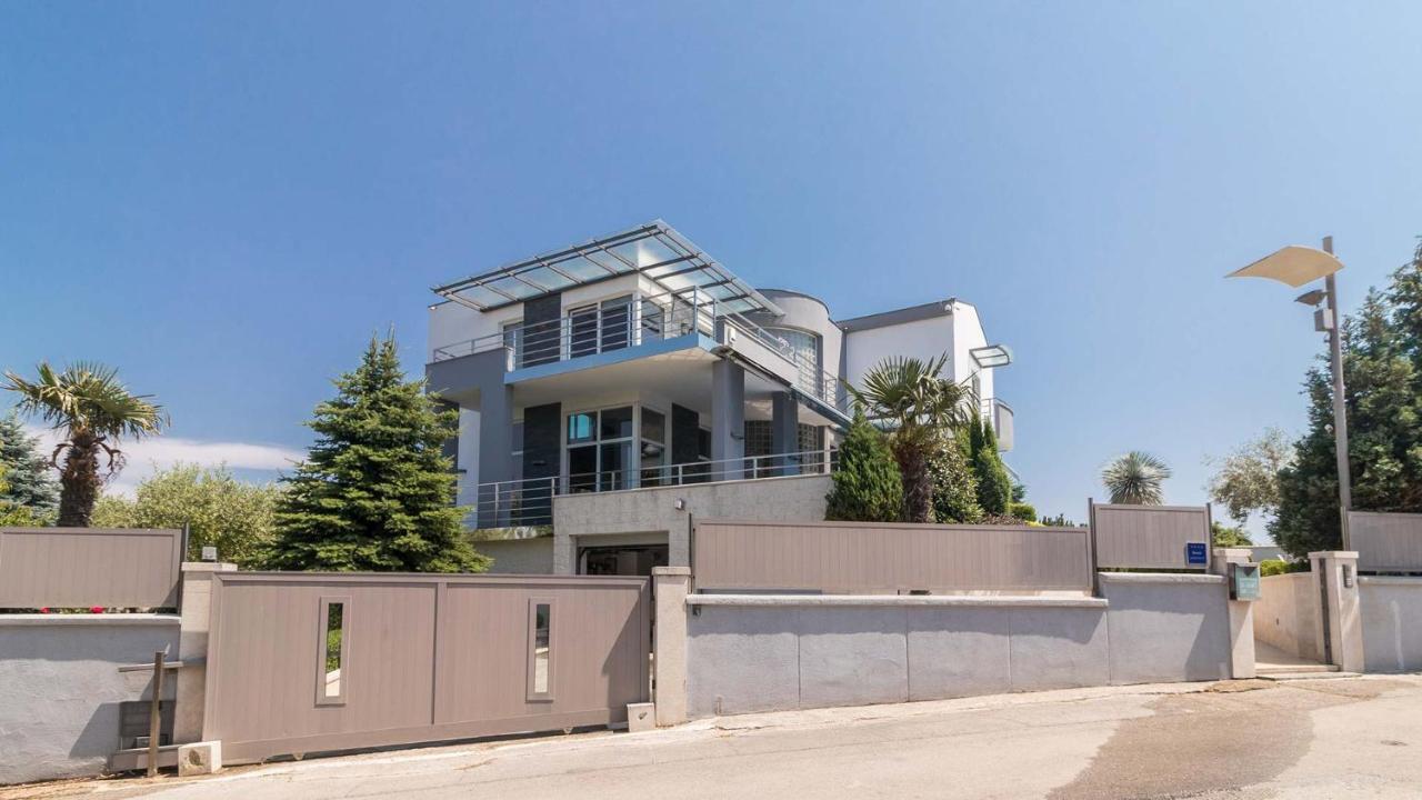 Luxury Nicol With Pool And Sea View 300m From The