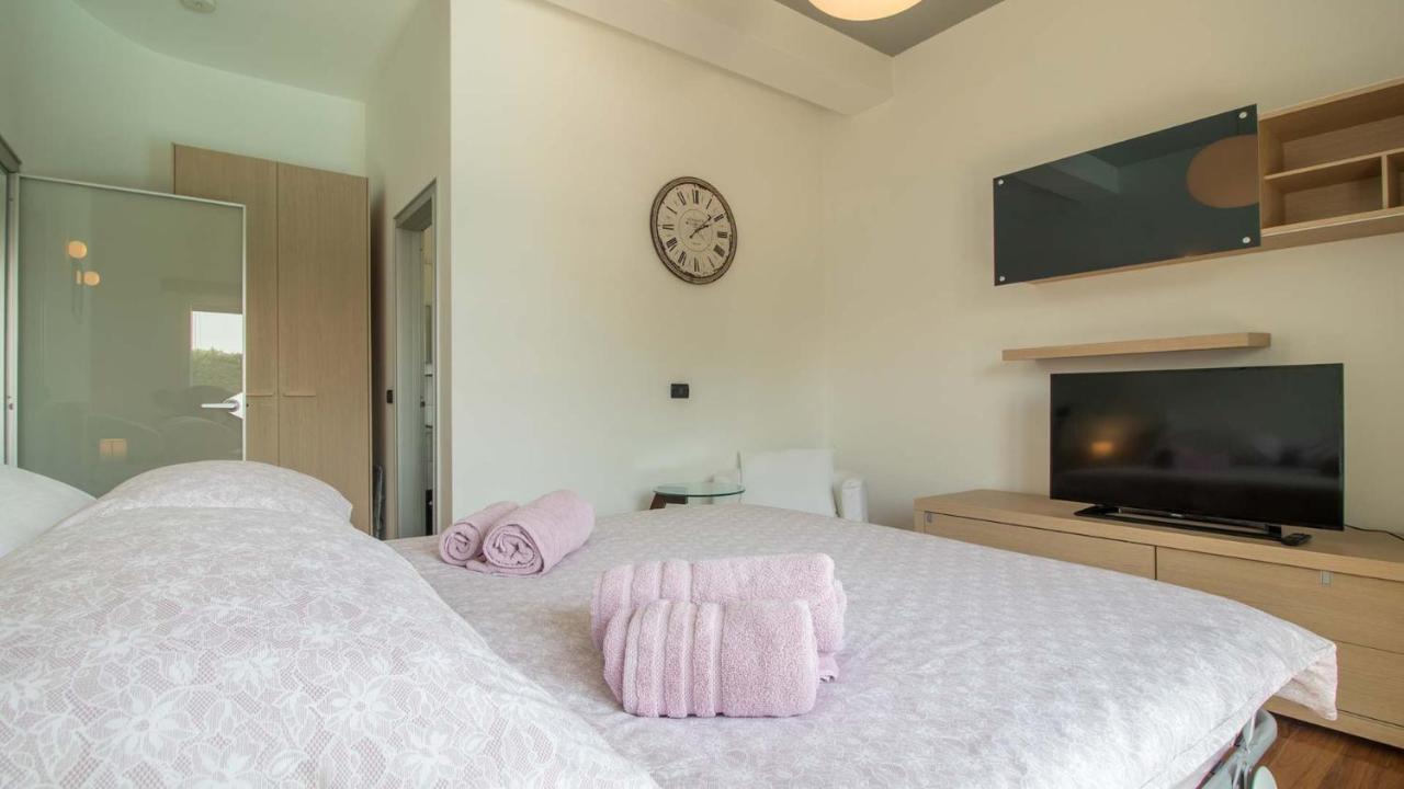 Luxury Nicol With Pool And Sea View 300m From The Villa *